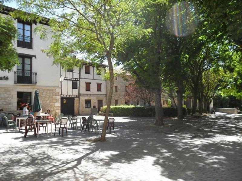 Hotel Rey Chindasvinto Коварубиас Екстериор снимка
