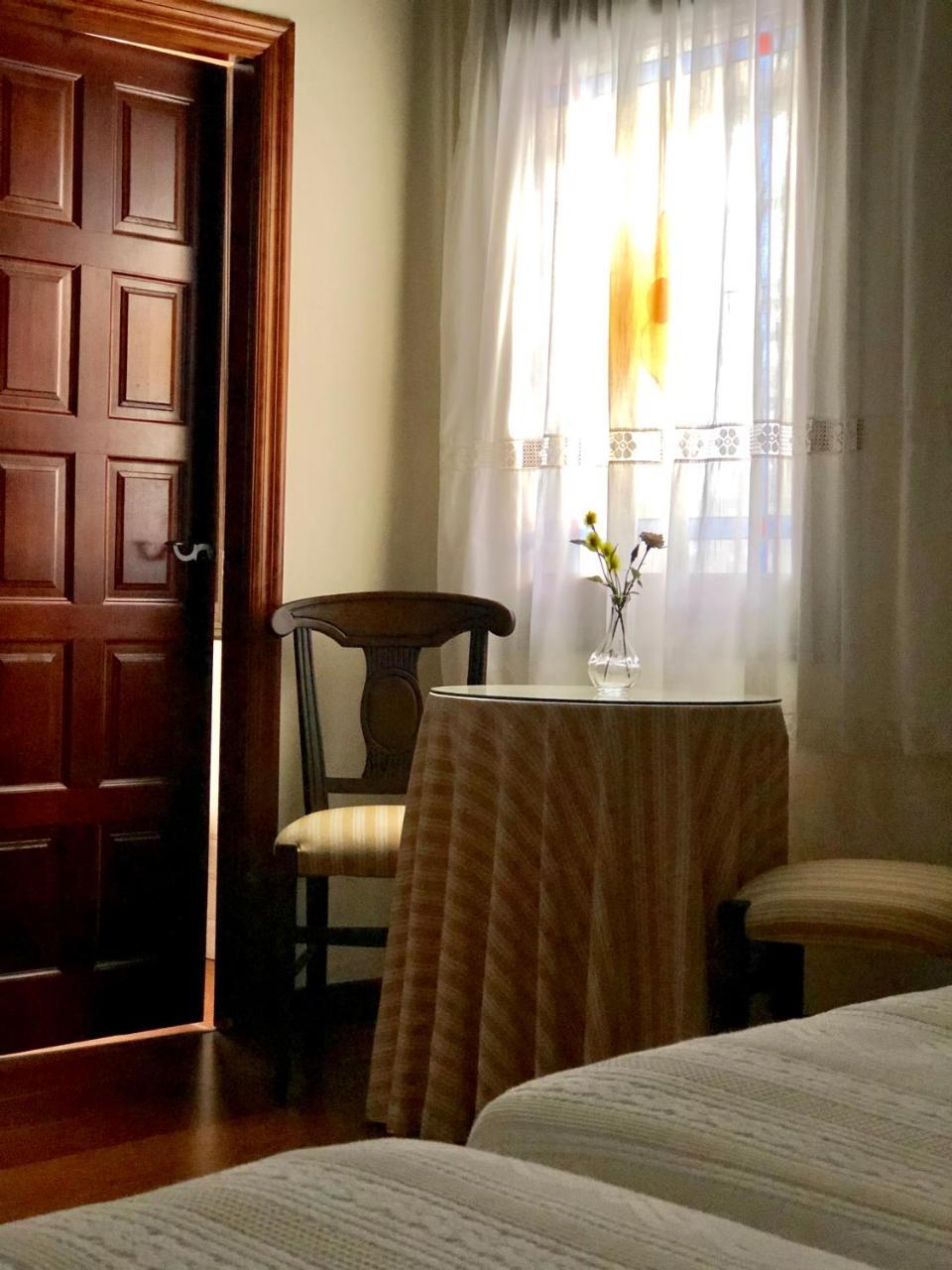 Hotel Rey Chindasvinto Коварубиас Екстериор снимка