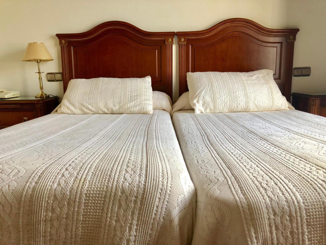 Hotel Rey Chindasvinto Коварубиас Екстериор снимка