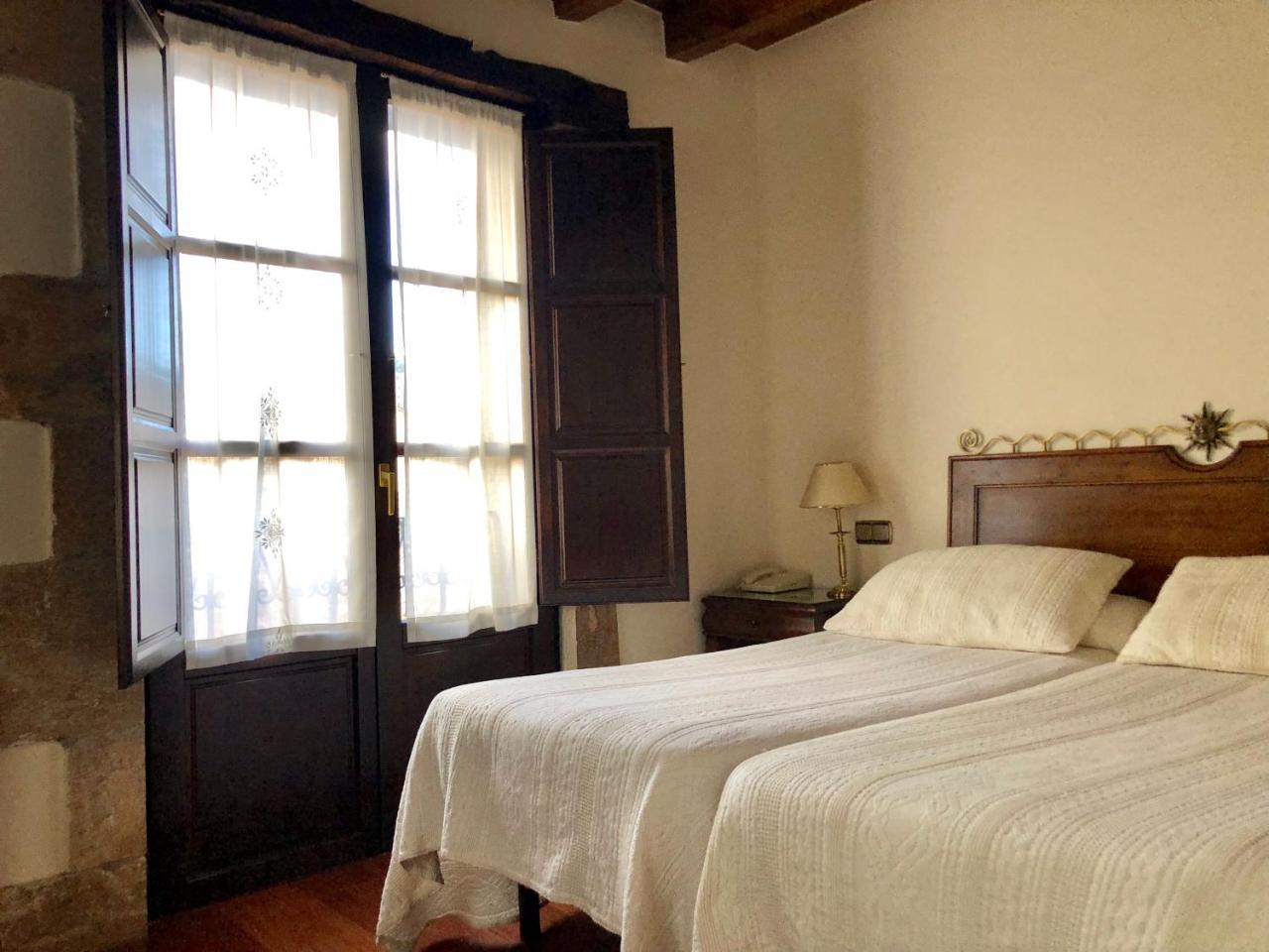 Hotel Rey Chindasvinto Коварубиас Екстериор снимка