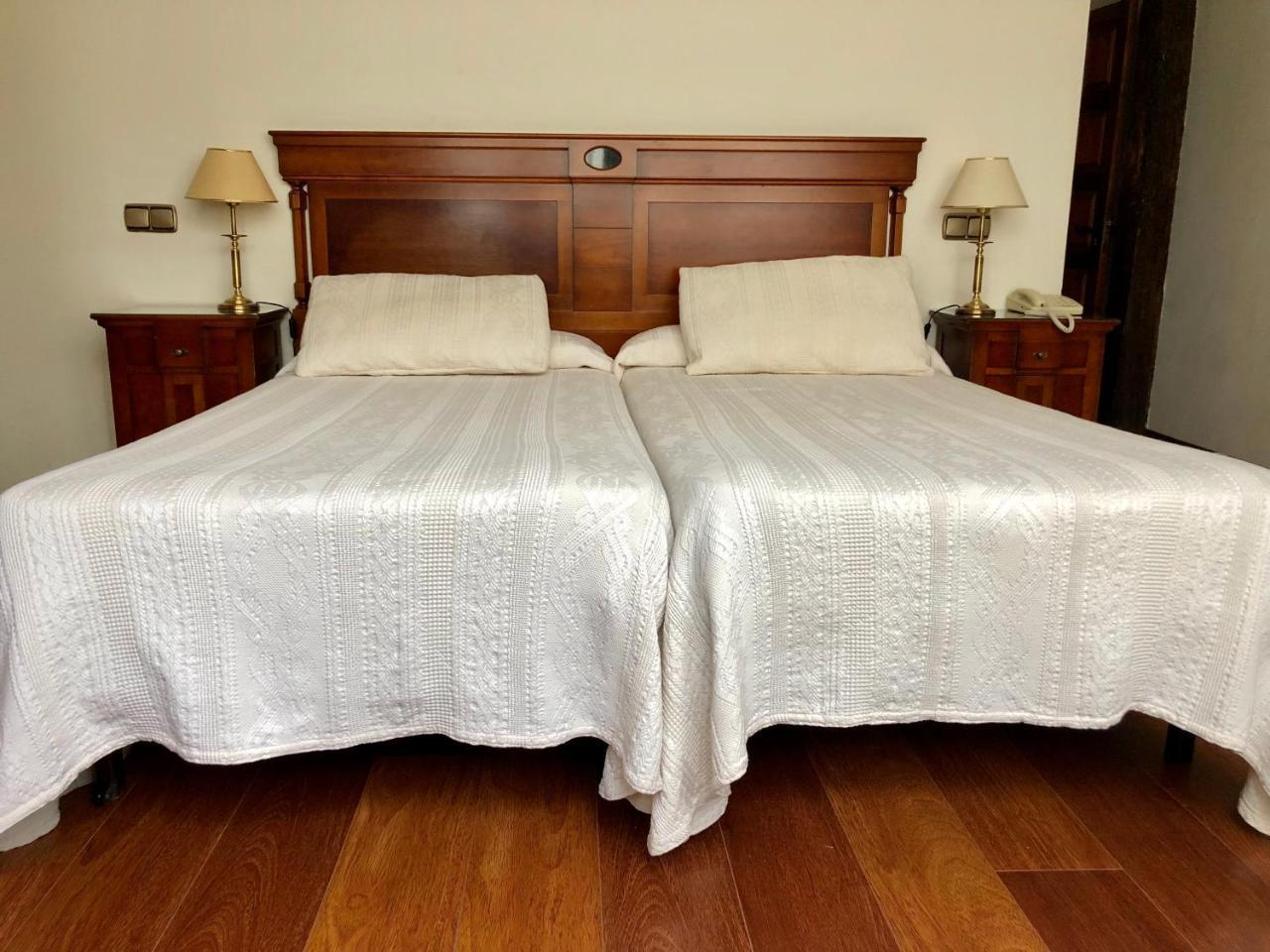 Hotel Rey Chindasvinto Коварубиас Екстериор снимка