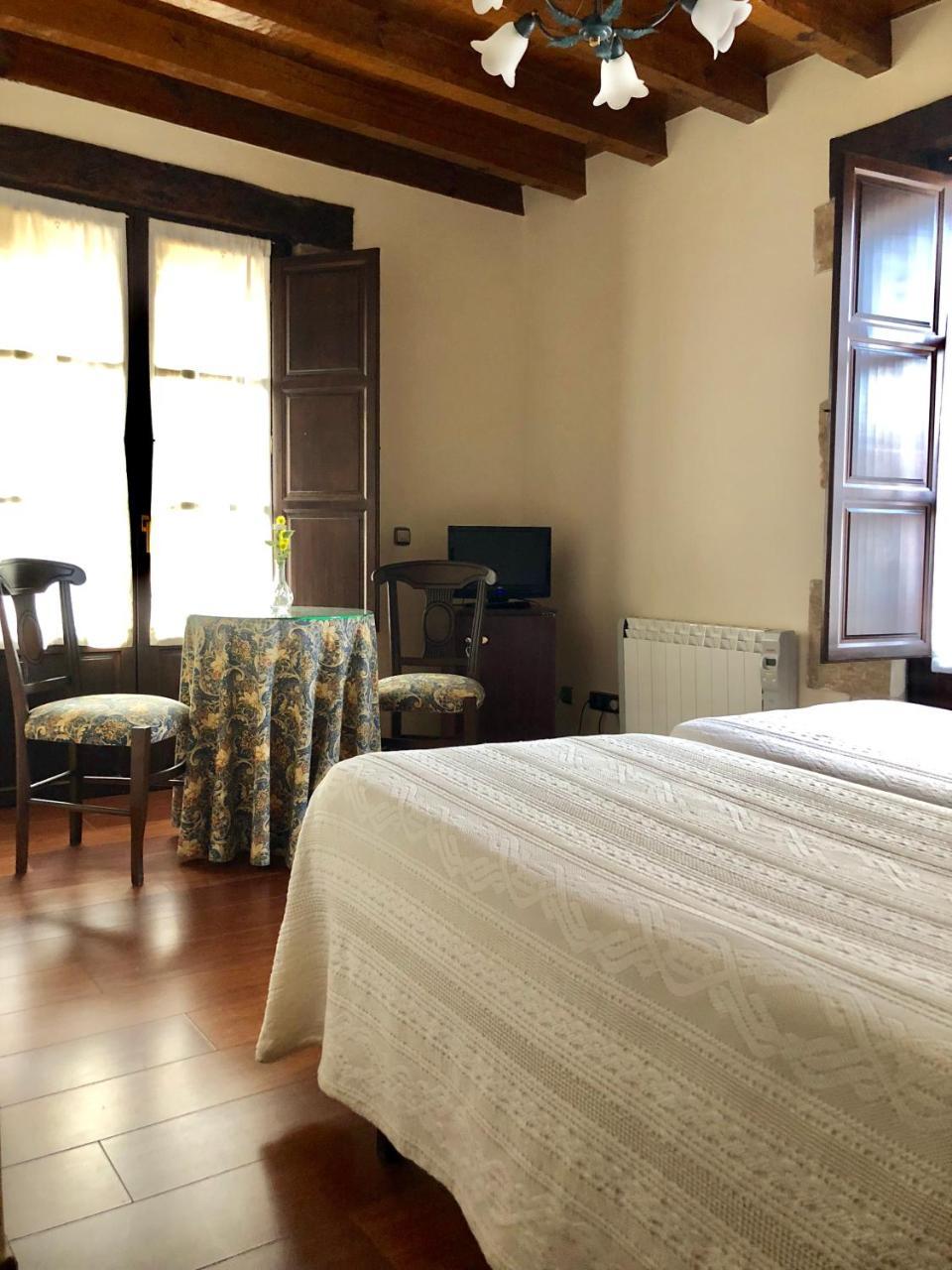 Hotel Rey Chindasvinto Коварубиас Екстериор снимка