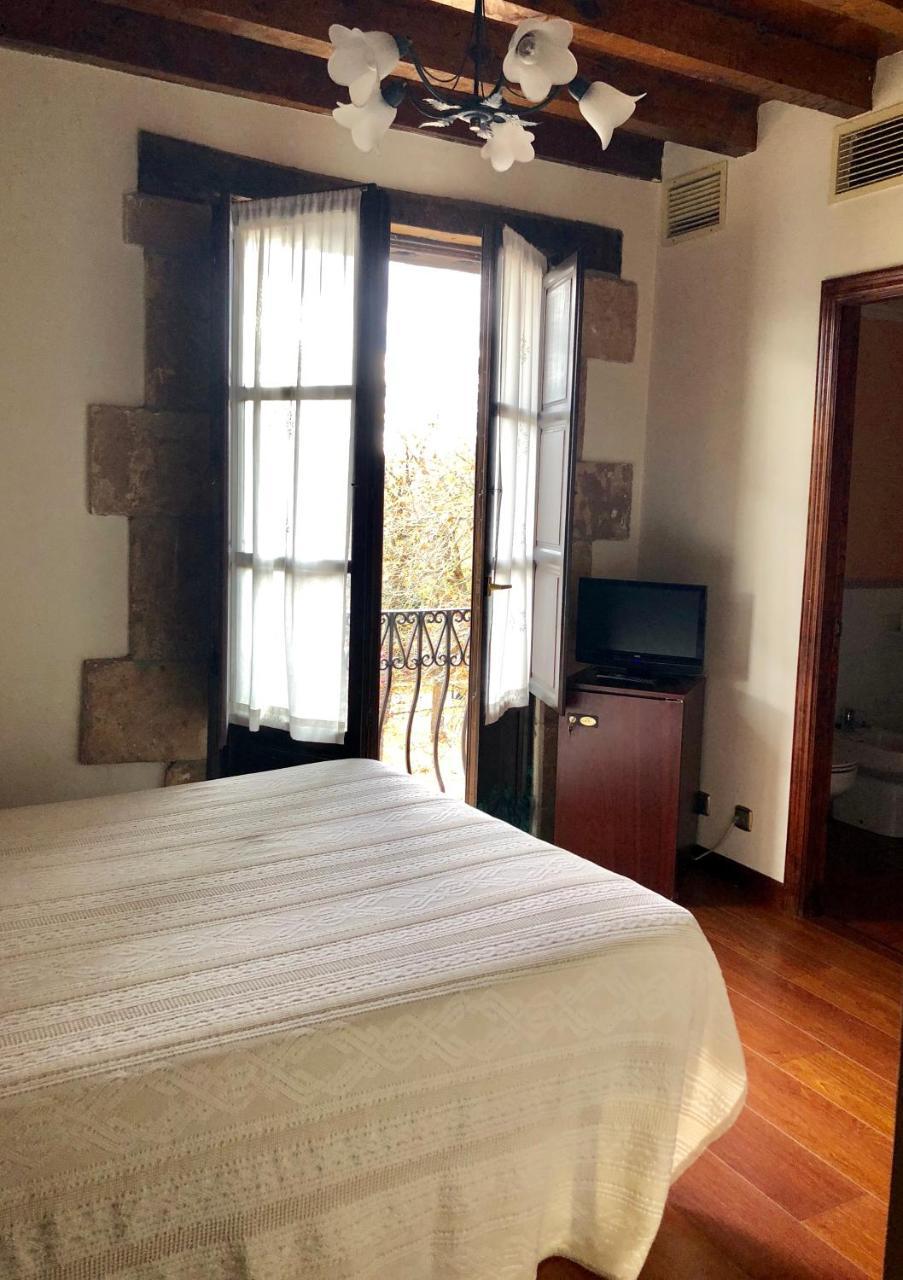 Hotel Rey Chindasvinto Коварубиас Екстериор снимка