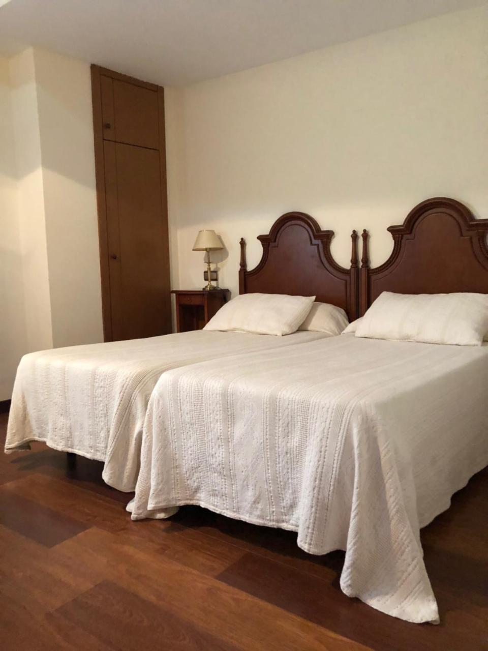 Hotel Rey Chindasvinto Коварубиас Екстериор снимка