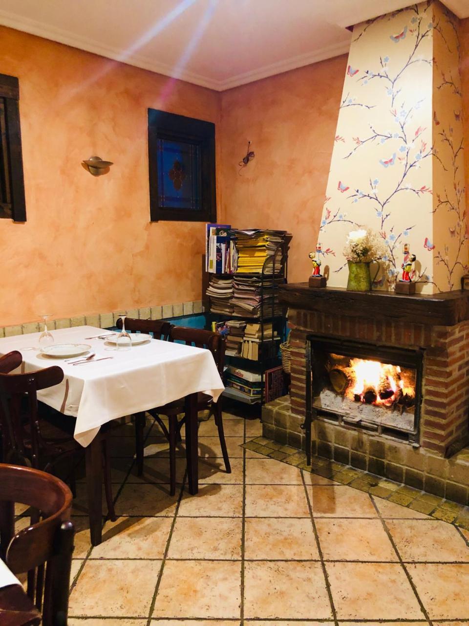 Hotel Rey Chindasvinto Коварубиас Екстериор снимка